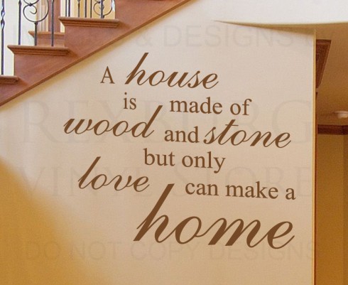 love makes house a home 490x401 Bí quyết giữ gìn hạnh phúc gia đình của những phụ nữ hiện đại